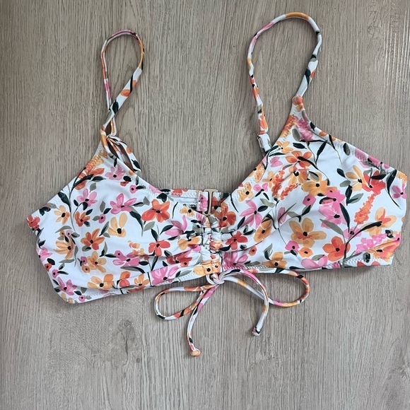 Floral Bikini Top with Adjustable Tie Size Large Material - Picture 4 of 9